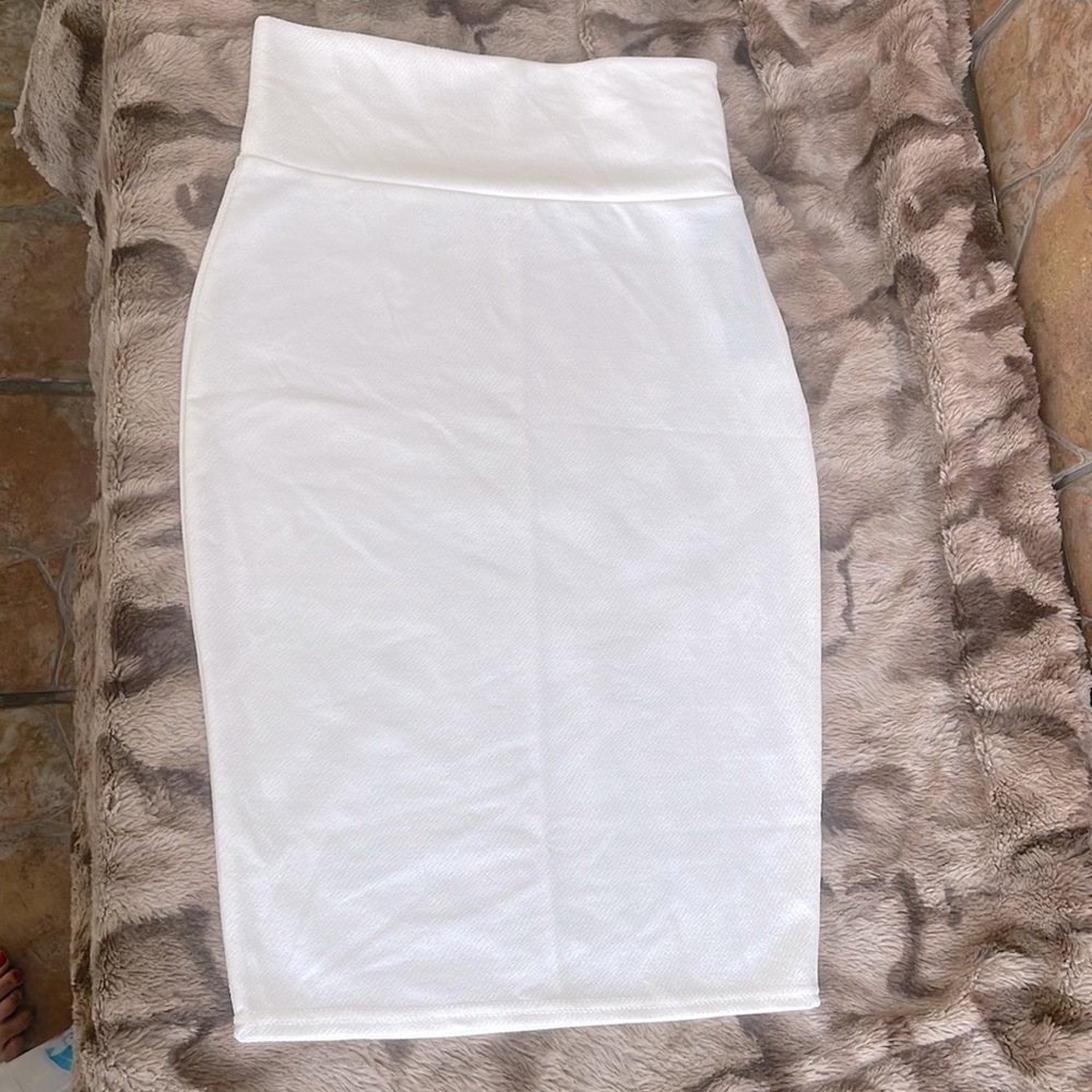 Cream colored pencil skirt size S